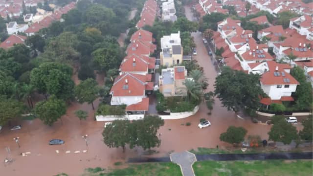 הצפות בהוד השרון (צילום: פרטי) הצפות בהוד השרון