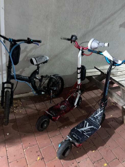 כלי רכב חשמליים שנתפסו (צילום: עיריית רחובות) כלי רכב חשמליים שנתפסו