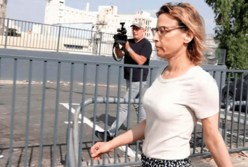 הפצ"רית לשעבר עם שחרורה למעצר בית הפצ"רית לשעבר עם שחרורה למעצר בית