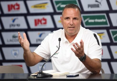 רב"ש. במקום דרוך ( צילום: עוז מועלם) רב"ש. במקום דרוך