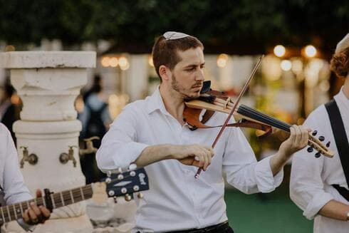 יריד המילואימניקים. הכנר מאיר שלו (צילום: פרטי) יריד המילואימניקים. הכנר מאיר שלו