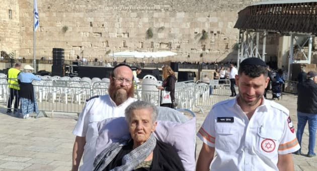 אסתר מזרחי בכותל
