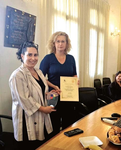 הענקת אות ההוקרה הענקת אות ההוקרה
