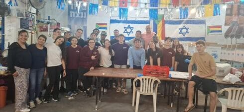 חלק ממתנדבי עמותת מ"חיים לחיים" (צילום: עמותת מ"חיים לחיים" ) חלק ממתנדבי עמותת מ"חיים לחיים"