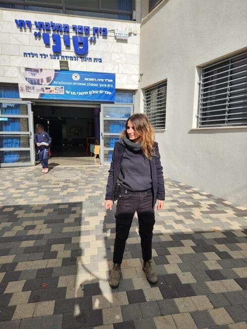 עינב בן סימון, מאבטחת בתי ספר ברחובות עינב בן סימון, מאבטחת בתי ספר ברחובות