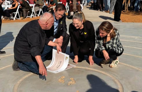 דנה סיטון  סילברמן,  מיכל ויצחק  הרצוג וצביקה  פסטרנק