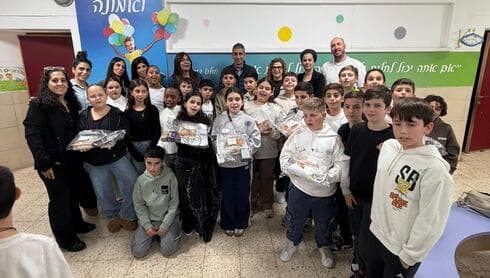 פעילות ערכית (צילום: באדיבות שכבת ה' בית ספר נופים) להאיר את העיר