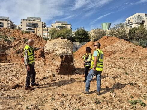 עבודות הקמת באר חדשה בגן בעברית עבודות הקמת באר חדשה בגן בעברית