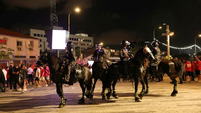 משטרה מחוץ לבלומפילד במשחק שבוטל