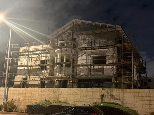 הבית בראשון לציון שנפגע מהטיל האיראני (צילום: עיריית ראשל"צ) הבית בראשון לציון שנפגע מהטיל האיראני
