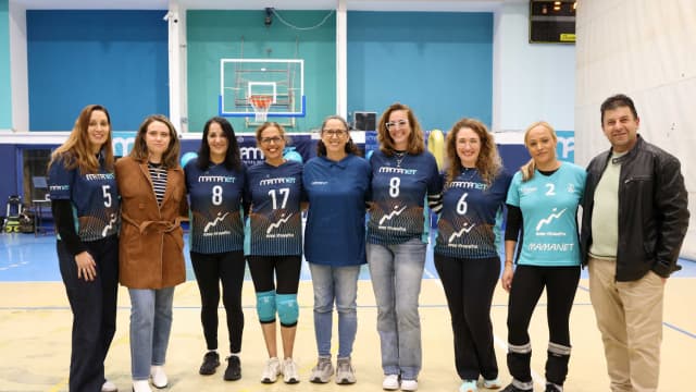 מימין: שאול מיטלברג מנהל רשות הספורט, סיגי כהן, לאורה אזולאי, טלי כהן, סיגל עמיר, מירב גבאי, עפרה אברמוביץ, הילה דרמן יורית מועצת נשים כפר סבא, גנית הראל ( צילום יוסי לזרוף) מימין: שאול מיטלברג מנהל רשות הספורט, סיגי כהן, לאורה אזולאי, טלי כהן, סיגל עמיר, מירב גבאי, עפרה אברמוביץ, הילה דרמן יורית מועצת נשים כפר סבא, גנית הראל
