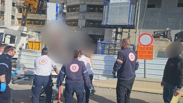 תאונת עבודה ברחוב המלך שלמה חיפה תאונת עבודה ברחוב המלך שלמה חיפה
