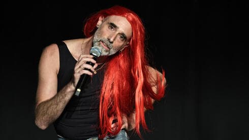 'בינתחומית', עומר עוזיאל (צילום נטשה שחנס) מוזיאוני חיפה פסטיבל שתף