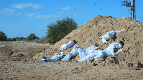 עמה אדמה', מאיה פרת וסתיו אבן זהב (צילום באדיבות האמניות) מוזיאוני חיפה פסטיבל שתף