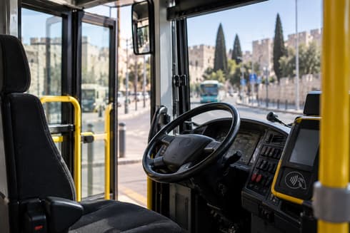 הנאשם חסם את האוטובוס ברכבו