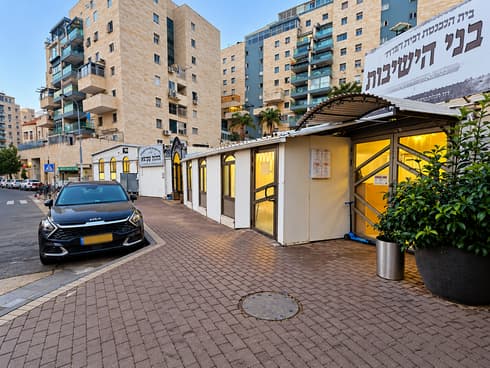 בית הכנסת "בני הישיבות" ברוממה. הוצאו צווים להפסקת העבודות בית הכנסת "בני הישיבות" ברוממה. הוצאו צווים להפסקת העבודות
