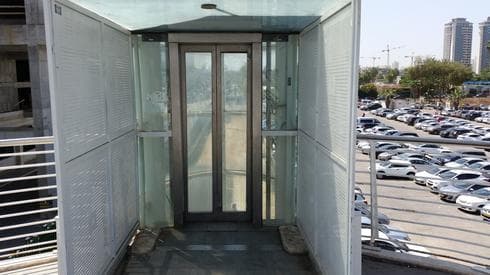 המעלית על גשר המיתרים. צילום: אייל עצמון המעלית על גשר המיתרים. צילום: אייל עצמון