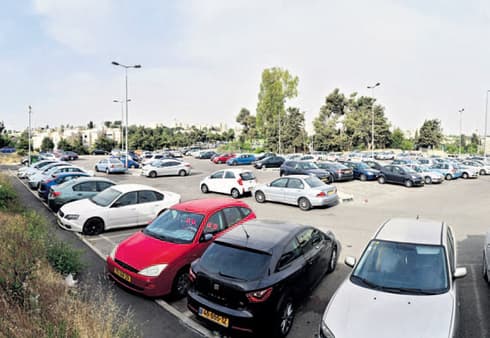 החניון בגבעת התחמושת. מכה לבאי קרית הממשלה. צילום: רפי קוץ