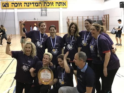 נבחרת "נווה דליה" עם החברה החדשה והעגולה בקבוצה נבחרת "נווה דליה" עם החברה החדשה והעגולה בקבוצה