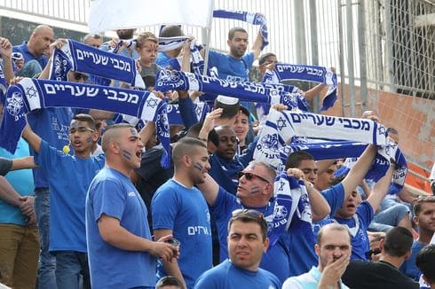 אוהדי שעריים | צילום: אורן אהרוני