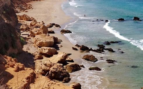 חוף ים בחדרה – צילום: איתמר רותם