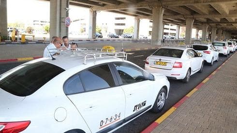 מוניות בנתב"ג. צילום: מוטי קמחי
