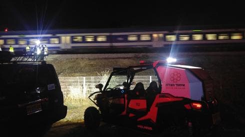 על מסילת הרכבת, סמוך לגשר השלום (צילום: איחוד הצלה) על מסילת הרכבת, סמוך לגשר השלום (צילום: איחוד הצלה)