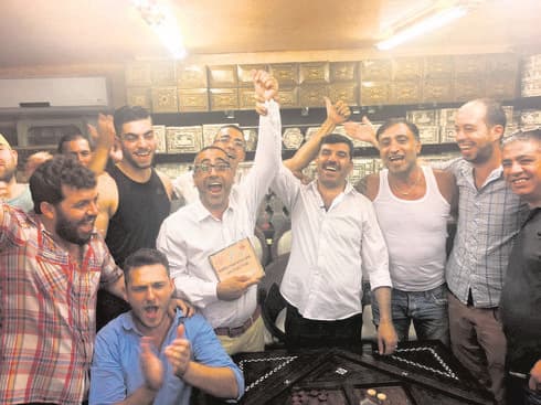 הזוכים בטורניר שש בש. "יש משהו משחרר והכללים מאוד ברורים". צילום: רפי קוץ 