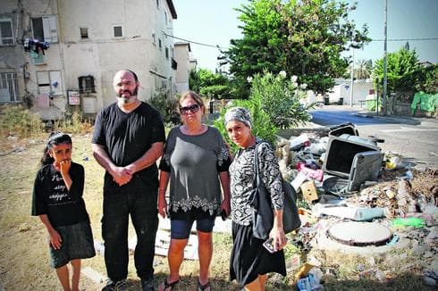 תושבים השבוע בשכונה. (מימין) עקיבא וצרקצי | צילום: אבי מועלם