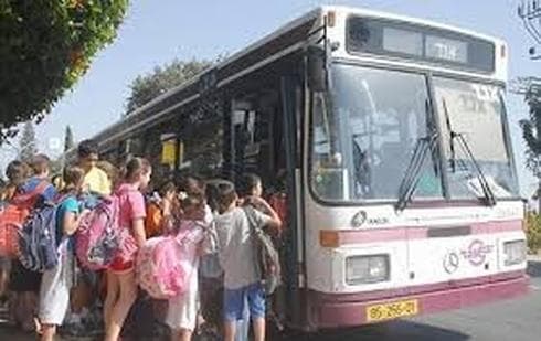 בדרך לבית הספר (צילום: שרון צור)