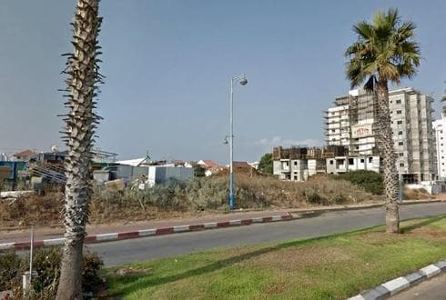 שטח פתוח ברחוב הראשונים (צילום: גוגל ארץ)