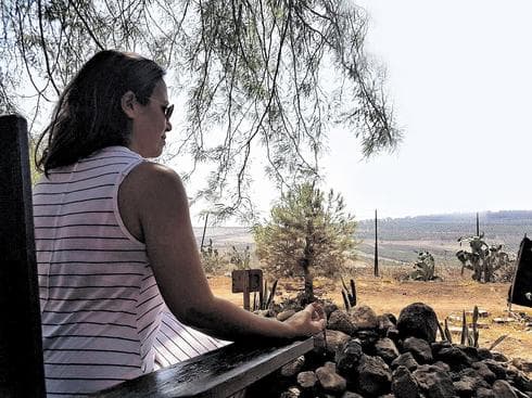 לאן נעלם הכלב? אני, השלווה ורוקי מנוחתו עדן. צילום: קובי קואנקס