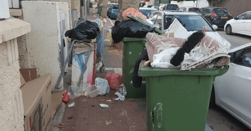 פחי אשפה שלא פונו - העירייה: "בתקופת החגים הוספנו מכולות אשפה" פחי אשפה שלא פונו - העירייה: "בתקופת החגים הוספנו מכולות אשפה"