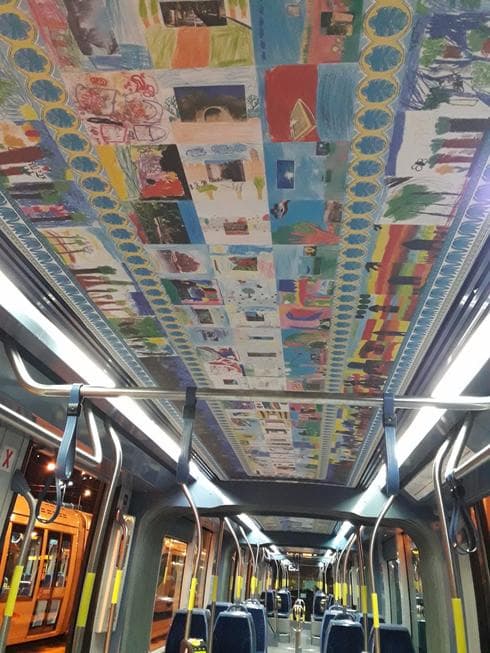 ציורי הילדים ברכבת. צילום: ציפי חורי