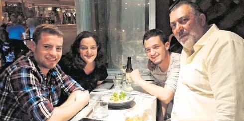 יום הולדתו האחרון לצד הילדים. צילום: מהאלבום המשפחתי