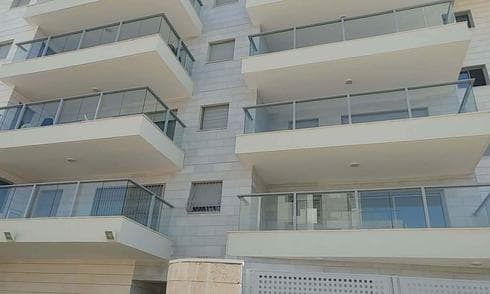 הבניין בלי המיקוד ברחוב גרטרוד עליון בראש העין. צילום: באדיבות התושבים
