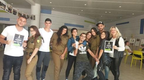 הזוכים עם המורה רונית צחר מלכה | צילום: בית ספר קוגל הזוכים עם המורה רונית צחר מלכה | צילום: בית ספר קוגל