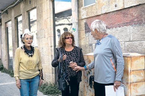 בור מפא"י. בקטן: הסדקים בקירות. צילום: יואב דודקביץ'