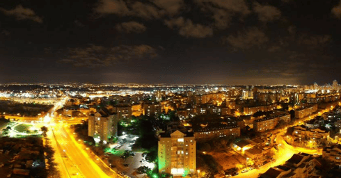 נתניה ממעוף הציפור בלילה (צילום רחפן: אושרי פנחס) נתניה ממעוף הציפור בלילה (צילום רחפן: אושרי פנחס)