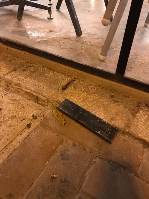 הכלי שככל הנראה ניפץ את החלון. צילום: לירן תמרי