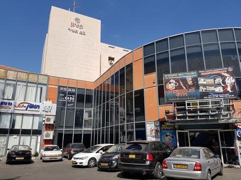 הכניסה האחורית לקניון לב העיר. צילום: אייל עצמון