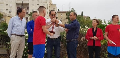 דורון מילברג, זוהר בלום ואלי לסרי בהזנקת מירוץ הלפיד | צילום: עיריית רחובות