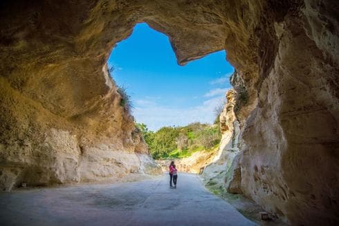 מערת המבואה בית גוברין. צילום: מנו גרינשפן