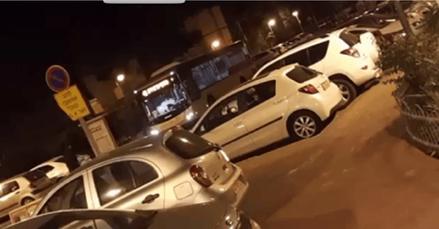 אוטובוס שהושלכו לעברו נפצים | צילום: פרטי 