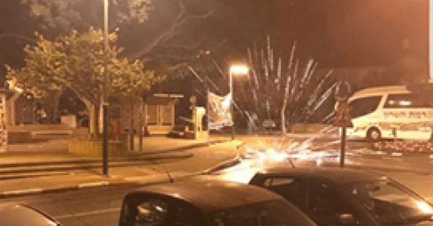 נפצים בשעות הקטנות של הלילה | צילום: תושבי השכונה