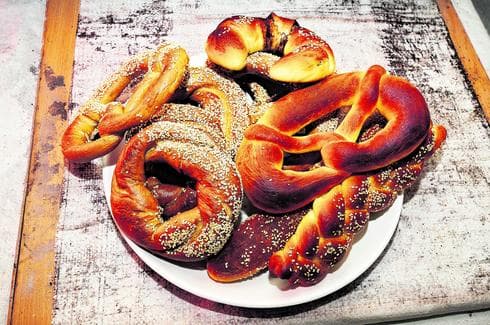 "מכינים הכל לבד בידיים, פרימיטיבי". בייגלה טרי. צילום: נחום סגל "מכינים הכל לבד בידיים, פרימיטיבי". בייגלה טרי. צילום: נחום סגל