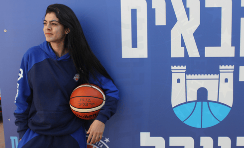 מרים חנון.  "כמו שיש ערבים מרוקאים, אני כביכול ערביה לבנונית" | צילום: אריאל ימיני