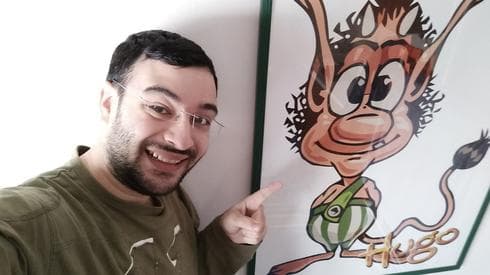 "גדלנו עליו". גור מורד והפוסטר של הוגו | צילום: פרטי