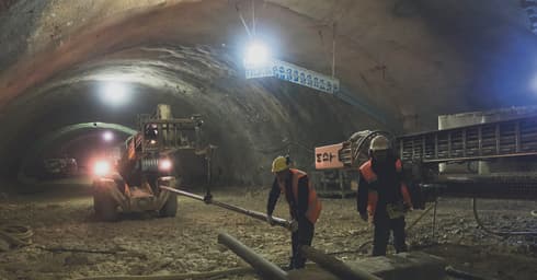 הנחת התשתית. צילום: יואב דודקביץ'