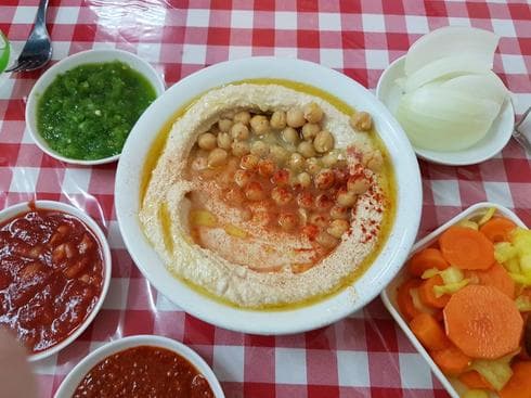 ניגוב עם הלב | צילום: יעל שרר